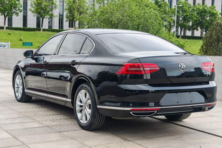 Used Volkswagen Magotan 2018 Facelift 330TSI DSG Luxury Model Exterior 3