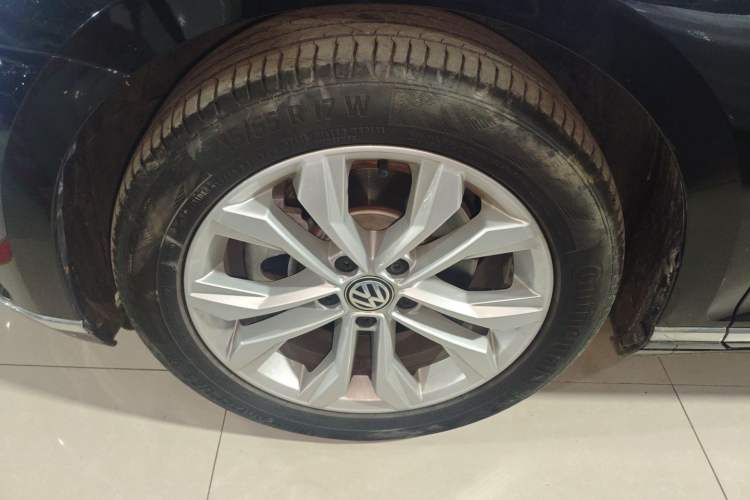 Used Volkswagen Magotan 2018 Facelift 330TSI DSG Luxury Model Exterior 4
