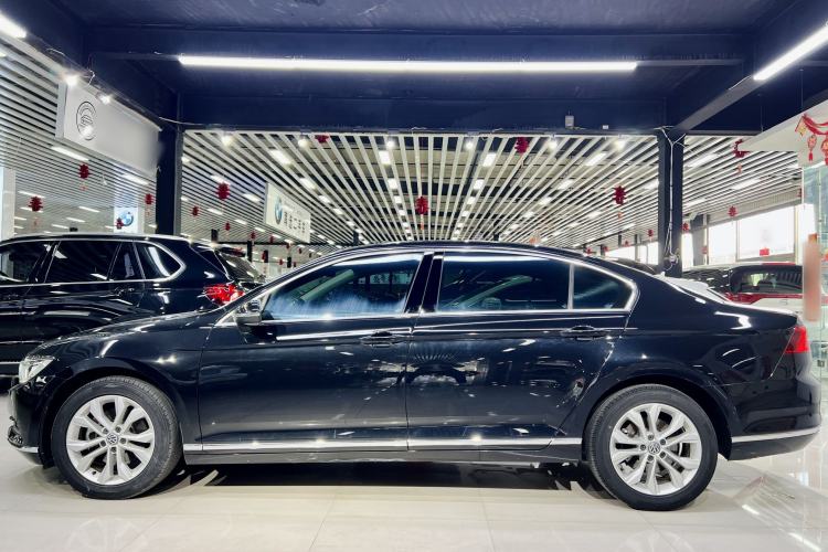 Used Volkswagen Magotan 2018 330TSI DSG Luxury Model Exterior 4