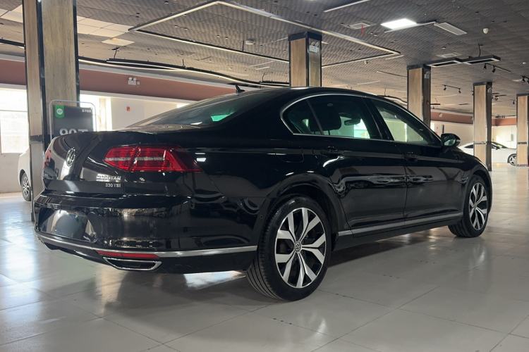 Used Volkswagen Magotan 2018 330TSI DSG Luxury Model Exterior 4