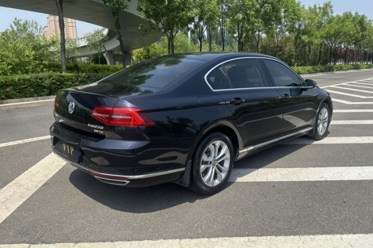 Used Volkswagen Magotan 2018 Facelift 330TSI DSG Luxury Model Exterior 4