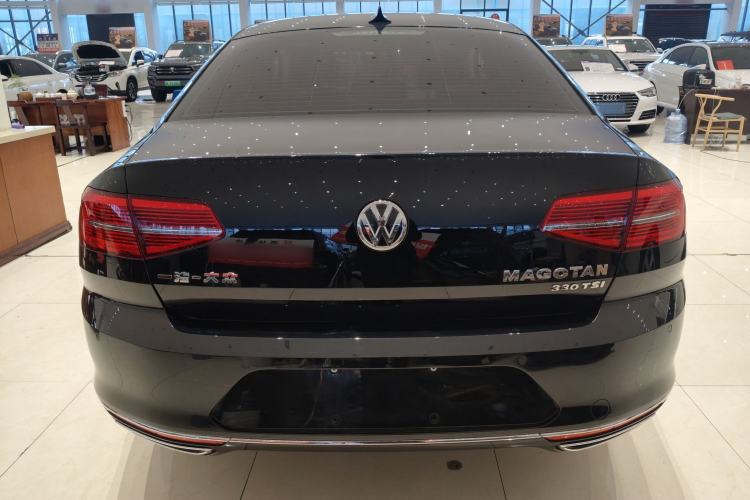 Used Volkswagen Magotan 2018 Facelift 330TSI DSG Luxury Model Exterior 4
