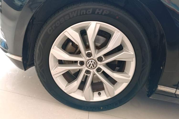 Used Volkswagen Magotan 2018 Facelift 330TSI DSG Luxury Model Exterior 4