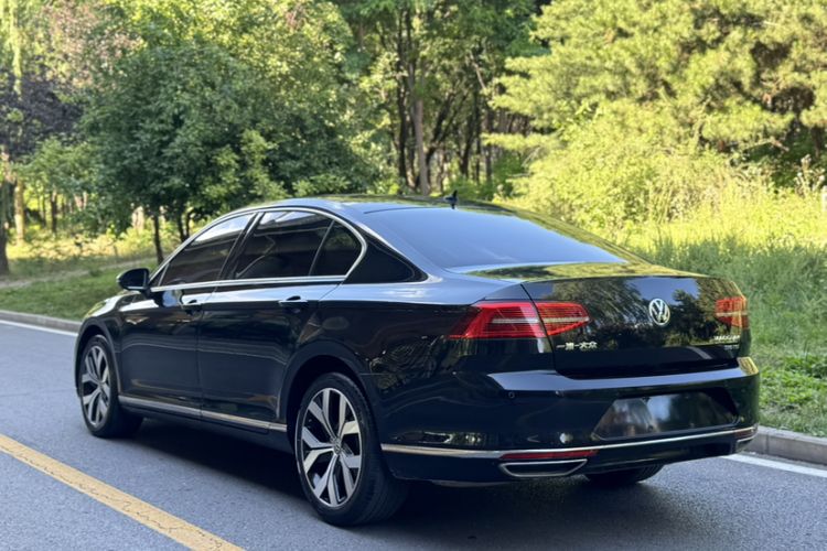 Used Volkswagen Magotan 2018 330TSI DSG Luxury Model Exterior 4