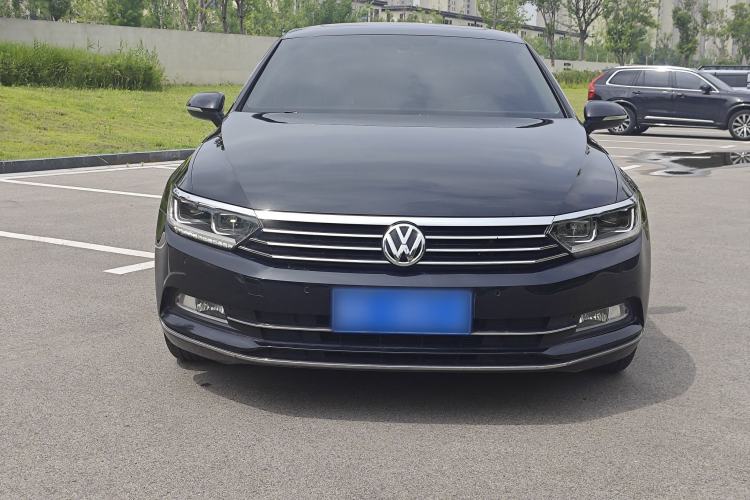 Used Volkswagen Magotan 2018 Facelift 330TSI DSG Luxury Model Exterior 4