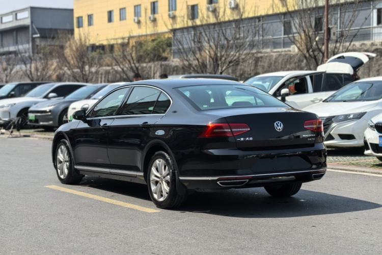 Used Volkswagen Magotan 2018 330TSI DSG Luxury Model Exterior 4