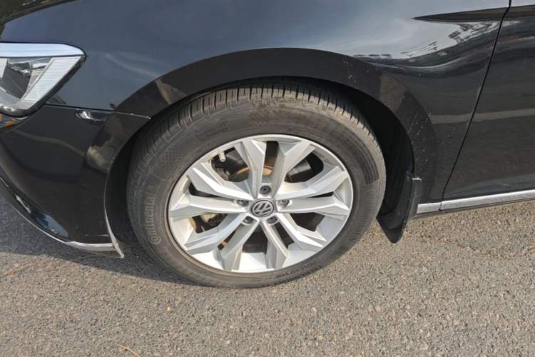 Used Volkswagen Magotan 2018 Facelift 330TSI DSG Luxury Model Exterior 4