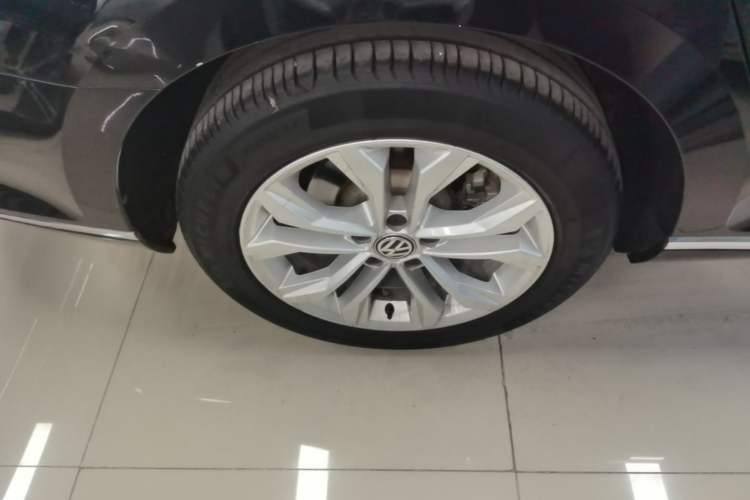 Used Volkswagen Magotan 2018 Facelift 330TSI DSG Luxury Model Exterior 5