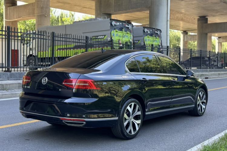 Used Volkswagen Magotan 2018 330TSI DSG Luxury Model Exterior 5