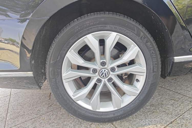 Used Volkswagen Magotan 2018 Facelift 330TSI DSG Luxury Model Exterior 5