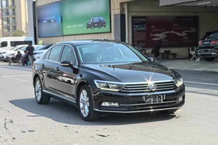Used Volkswagen Magotan 2018 330TSI DSG Luxury Model Exterior 5
