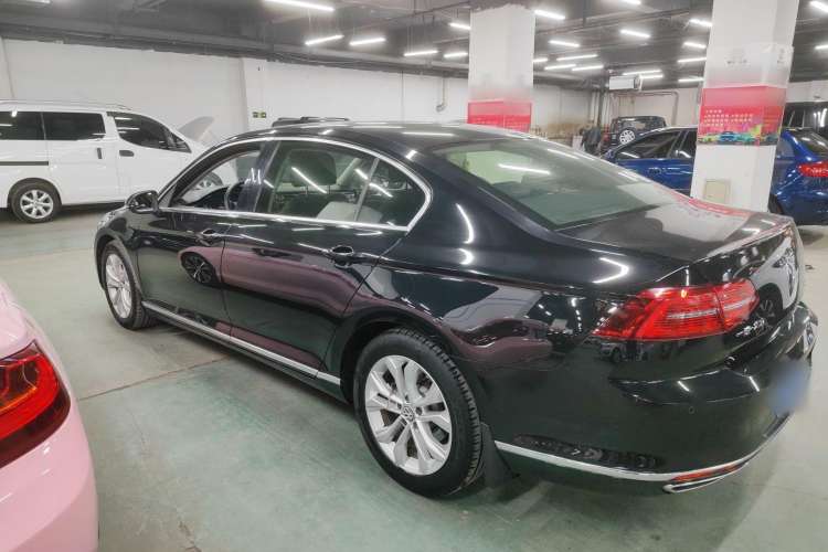 Used Volkswagen Magotan 2018 Facelift 330TSI DSG Luxury Model Exterior 5
