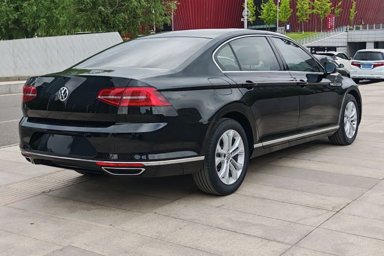 Used Volkswagen Magotan 2018 Facelift 330TSI DSG Luxury Model Exterior 5
