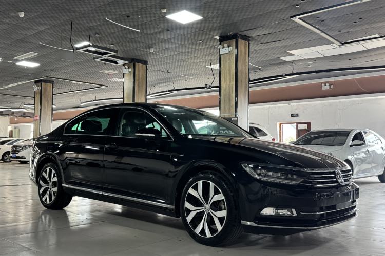 Used Volkswagen Magotan 2018 330TSI DSG Luxury Model Exterior 7