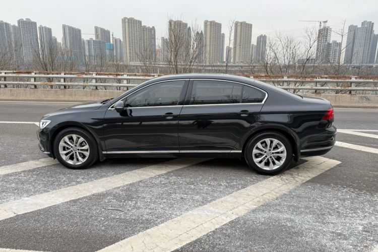 Used Volkswagen Magotan 2018 Facelift 330TSI DSG Luxury Model Exterior 9