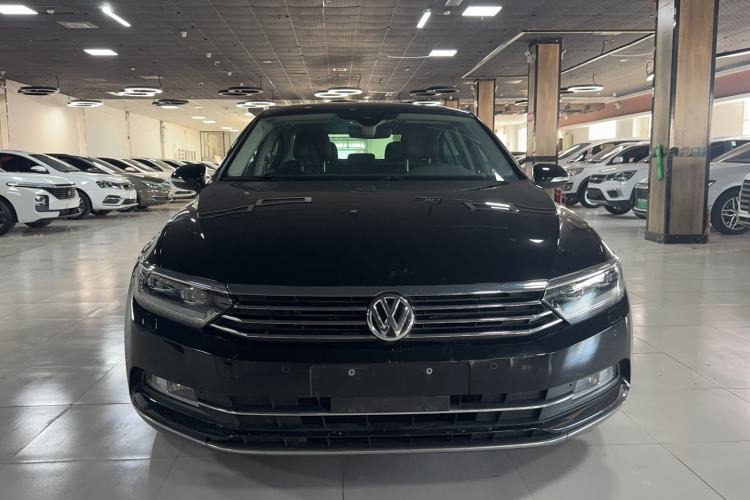 Used Volkswagen Magotan 2018 330TSI DSG Luxury Model Front
