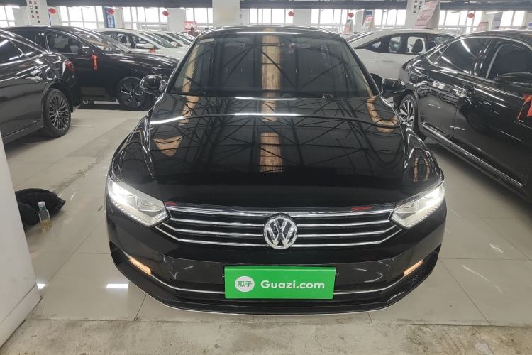 Used Volkswagen Magotan 2018 330TSI DSG Luxury Model Front