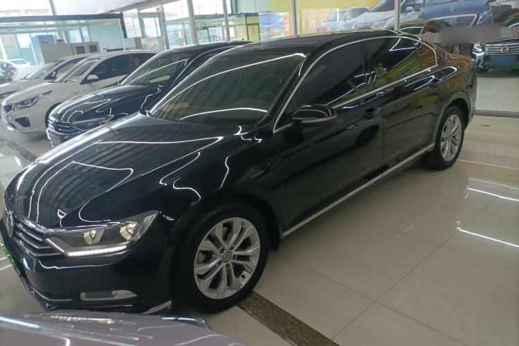 Used Volkswagen Magotan 2018 Facelift 330TSI DSG Luxury Model Front Left 45 Deg