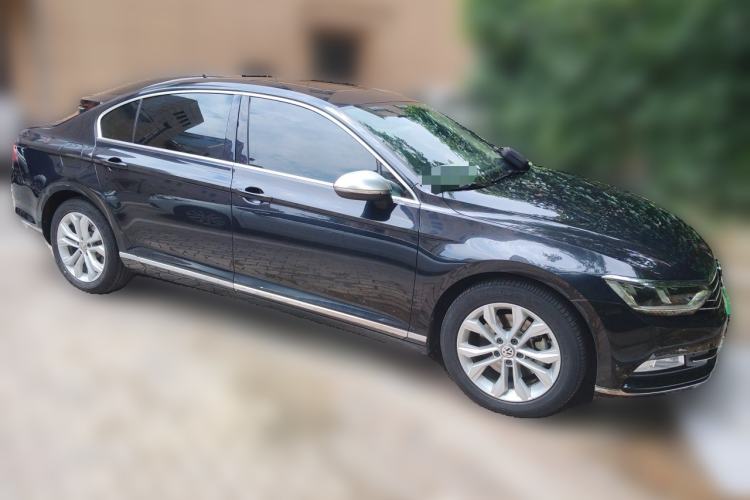 Used Volkswagen Magotan 2018 380TSI DSG Luxury Model Front Right 45 Deg