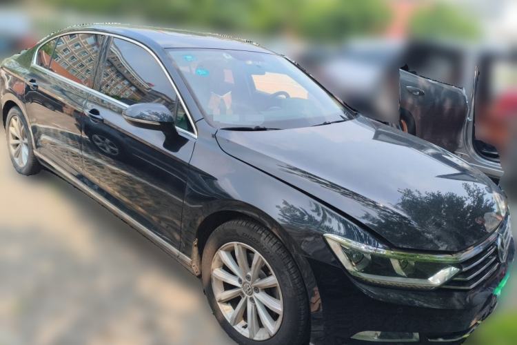 Used Volkswagen Magotan 2018 330TSI DSG Advanced Model Front Right 45 Deg