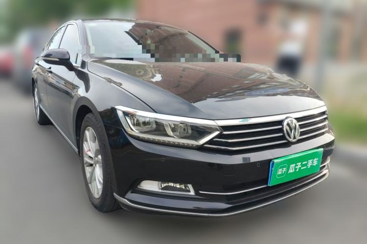 Used Volkswagen Magotan 2018 Facelift 330TSI DSG Luxury Model Front Right 45 Deg