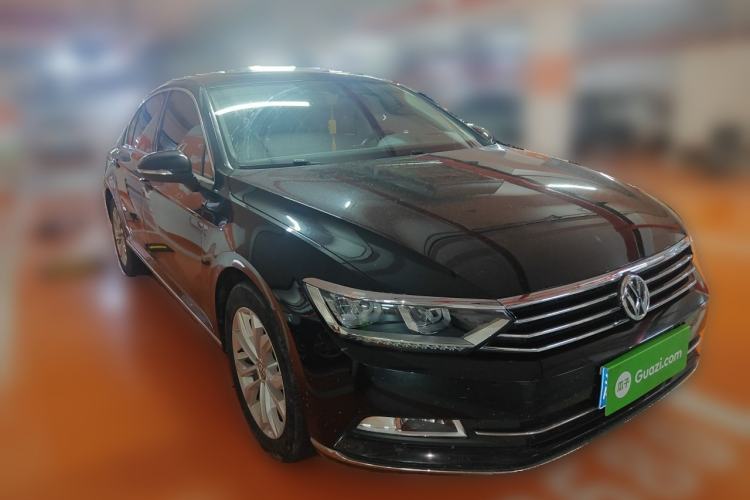 Used Volkswagen Magotan 2018 Facelift 330TSI DSG Luxury Model Front Right 45 Deg