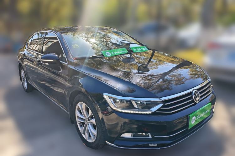Used Volkswagen Magotan 2018 Facelift 330TSI DSG Luxury Model Front Right 45 Deg