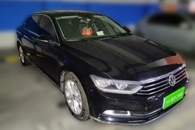 Used Volkswagen Magotan 2018 330TSI DSG Luxury Model Front Right 45 Deg
