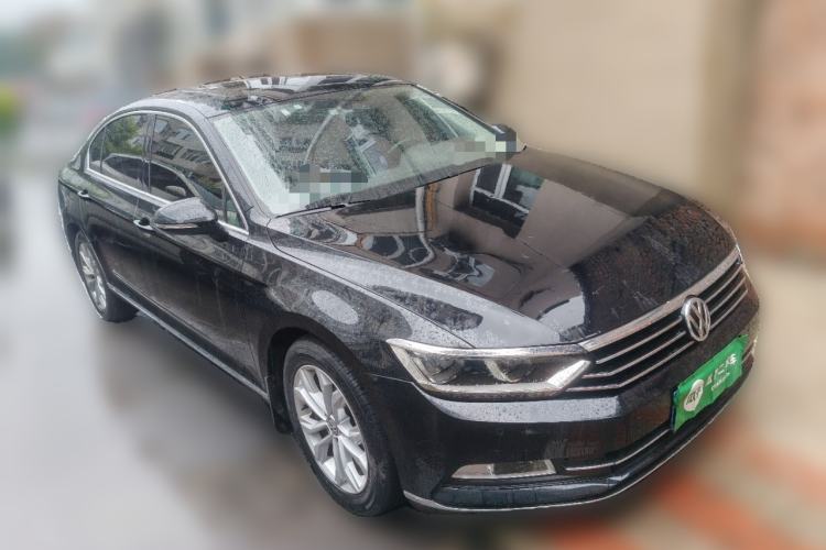 Used Volkswagen Magotan 2018 Facelift 330TSI DSG Luxury Model Front Right 45 Deg