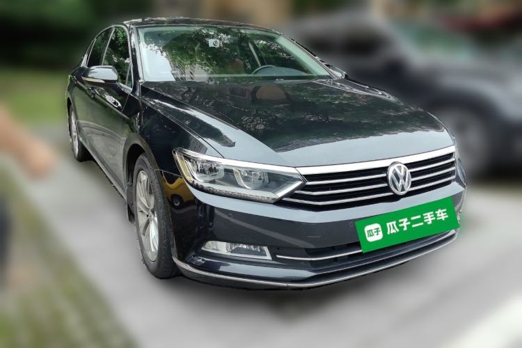 Used Volkswagen Magotan 2018 330TSI DSG Luxury Model Front Right 45 Deg