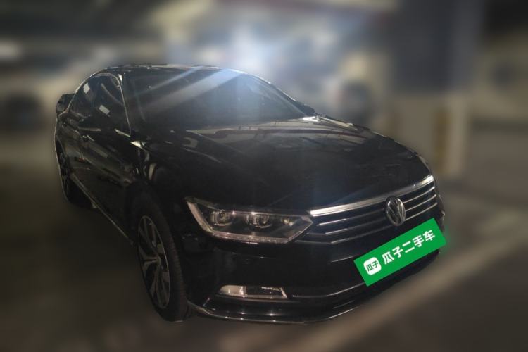 Used Volkswagen Magotan 2018 330TSI DSG Advanced Model Front Right 45 Deg