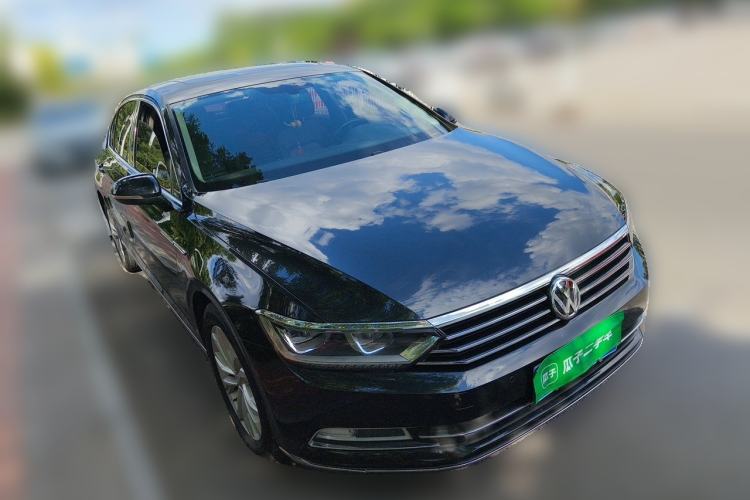 Used Volkswagen Magotan 2018 Facelift 330TSI DSG Luxury Model Front Right 45 Deg