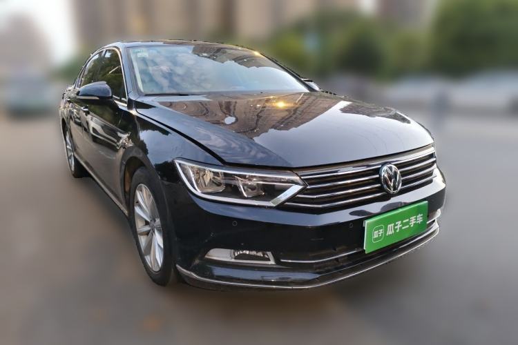 Used Volkswagen Magotan 2018 330TSI DSG Advanced Model Front Right 45 Deg