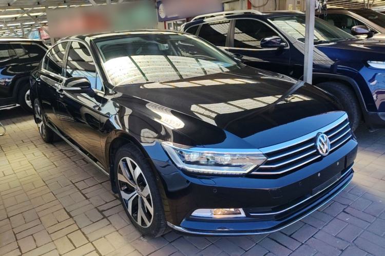 Used Volkswagen Magotan 2018 330TSI DSG Luxury Model Front Right 45 Deg
