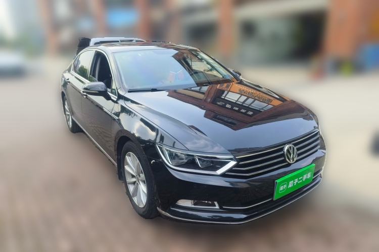 Used Volkswagen Magotan 2018 330TSI DSG Advanced Model Front Right 45 Deg