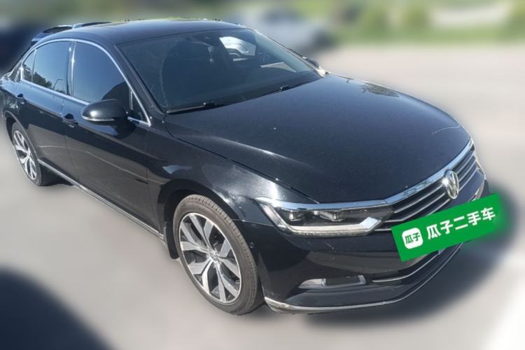 Used Volkswagen Magotan 2018 330TSI DSG Luxury Model Front Right 45 Deg