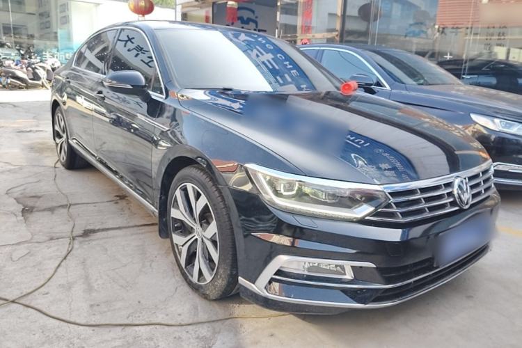 Used Volkswagen Magotan 2018 280TSI DSG Leading Model Front Right 45 Deg