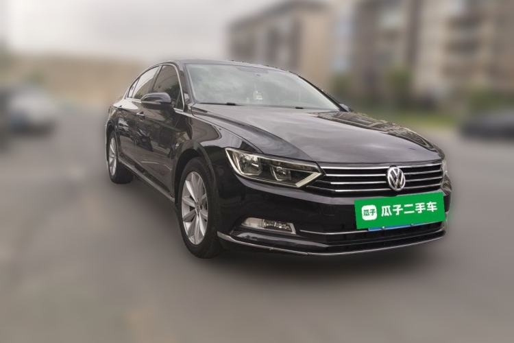 Used Volkswagen Magotan 2018 330TSI DSG Advanced Model Front Right 45 Deg