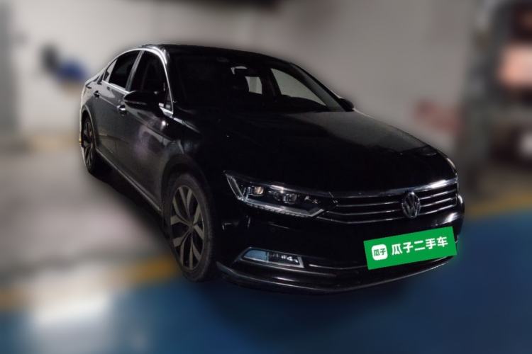 Used Volkswagen Magotan 2018 330TSI DSG Luxury Model Front Right 45 Deg