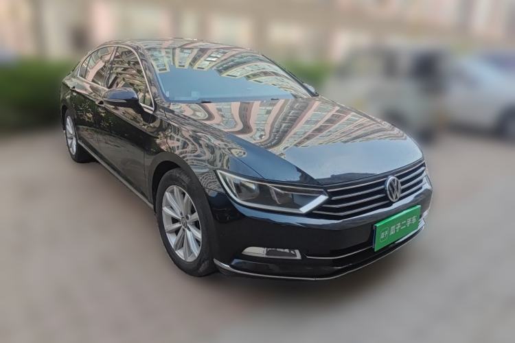 Used Volkswagen Magotan 2018 330TSI DSG Advanced Model Front Right 45 Deg