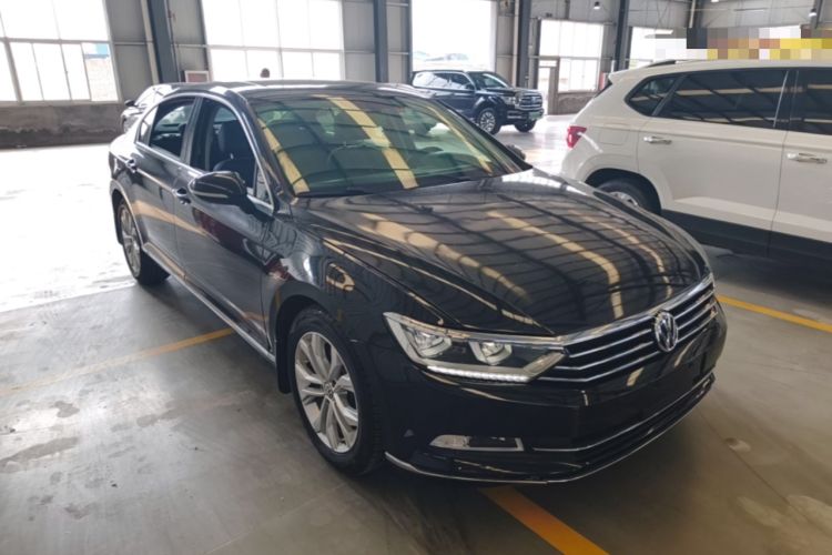 Used Volkswagen Magotan 2018 330TSI DSG Luxury Model Front Right 45 Deg