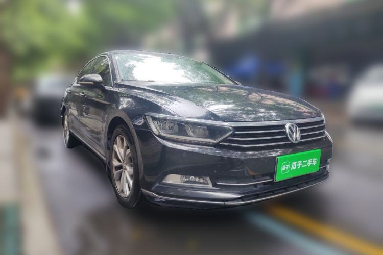 Used Volkswagen Magotan 2018 330TSI DSG Luxury Model Front Right 45 Deg