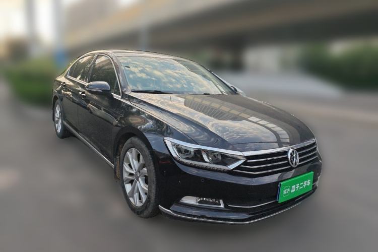 Used Volkswagen Magotan 2018 330TSI DSG Luxury Model Front Right 45 Deg