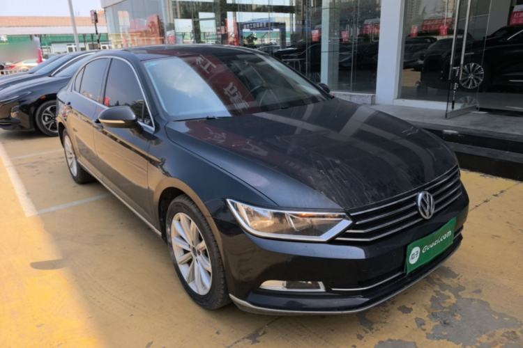 Used Volkswagen Magotan 2018 330TSI DSG Advanced Model Front Right 45 Deg