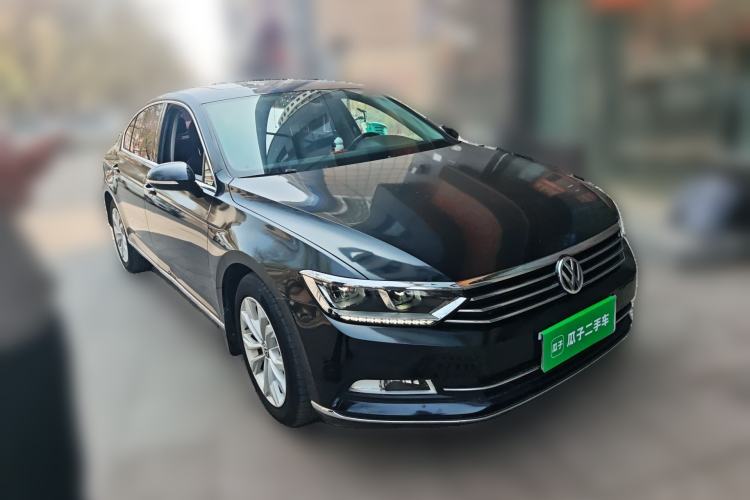 Used Volkswagen Magotan 2018 330TSI DSG Luxury Model Front Right 45 Deg