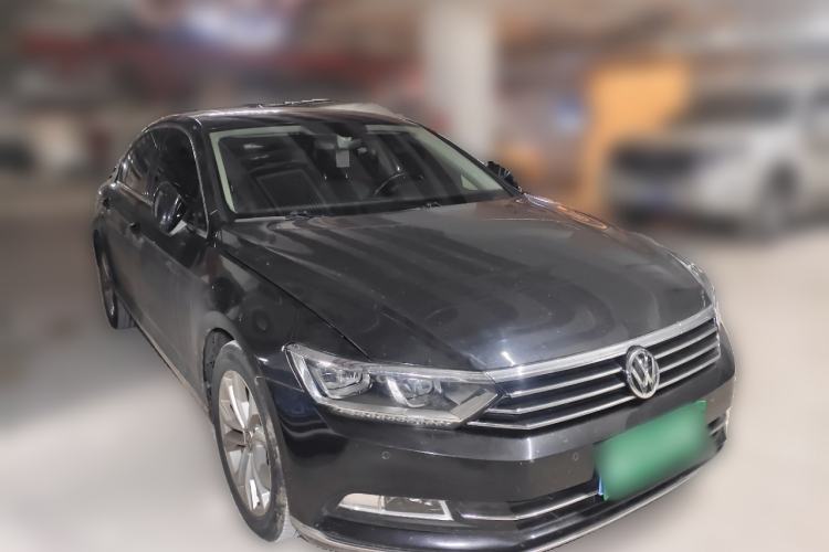 Used Volkswagen Magotan 2018 Facelift 330TSI DSG Luxury Model Front Right 45 Deg