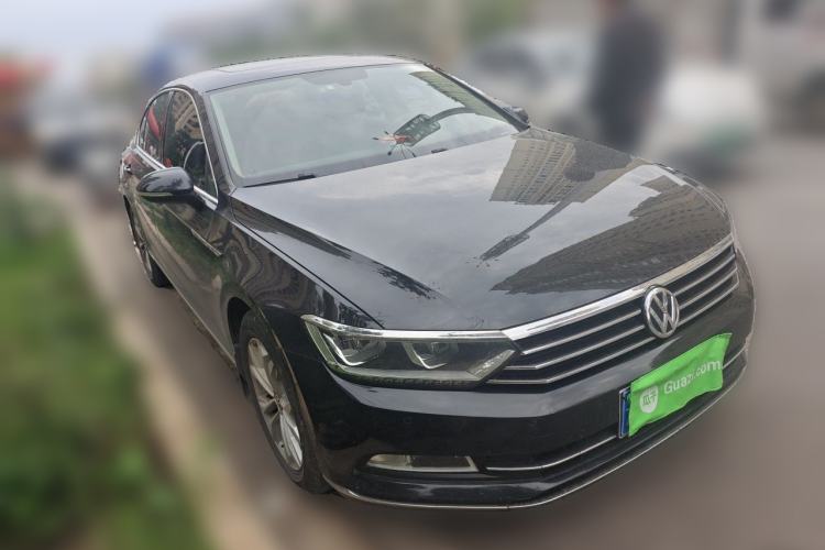 Used Volkswagen Magotan 2018 Facelift 330TSI DSG Luxury Model Front Right 45 Deg