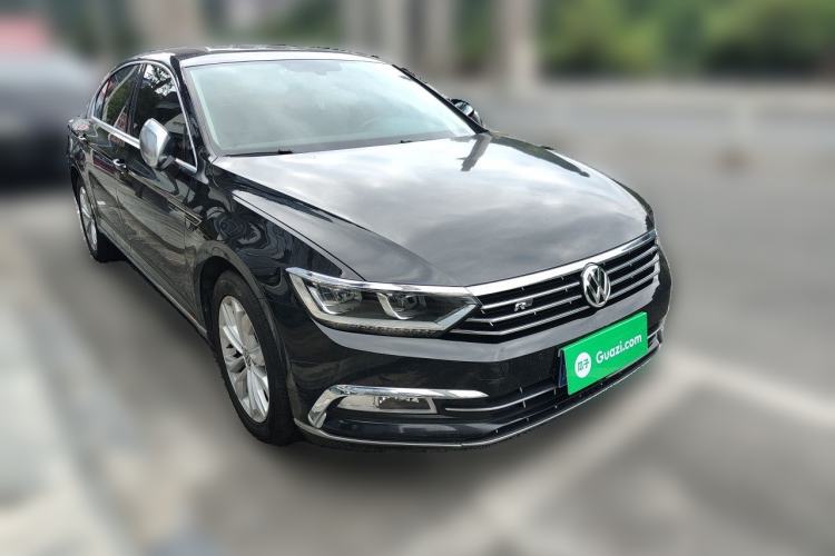 Used Volkswagen Magotan 2018 330TSI DSG Luxury Model Front Right 45 Deg