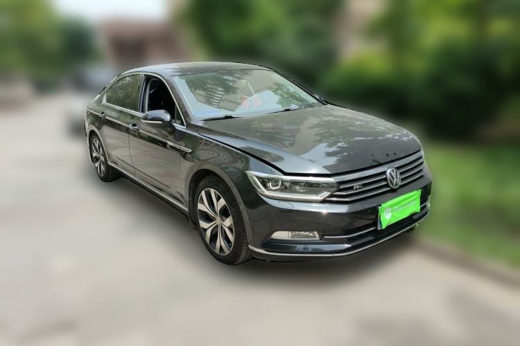 Used Volkswagen Magotan 2018 330TSI DSG Luxury Model Front Right 45 Deg