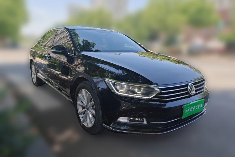 Used Volkswagen Magotan 2018 280TSI DSG Leading Model Front Right 45 Deg
